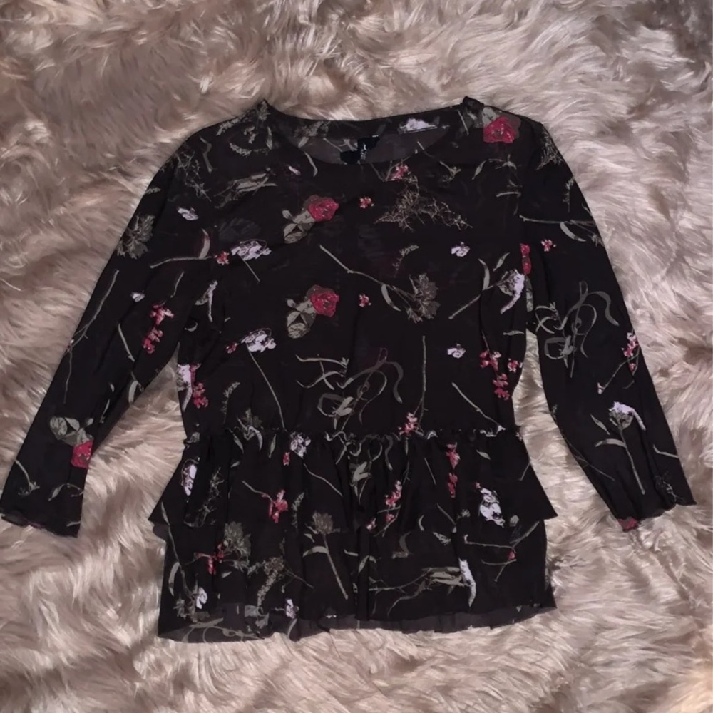 Sheer floral top🌺